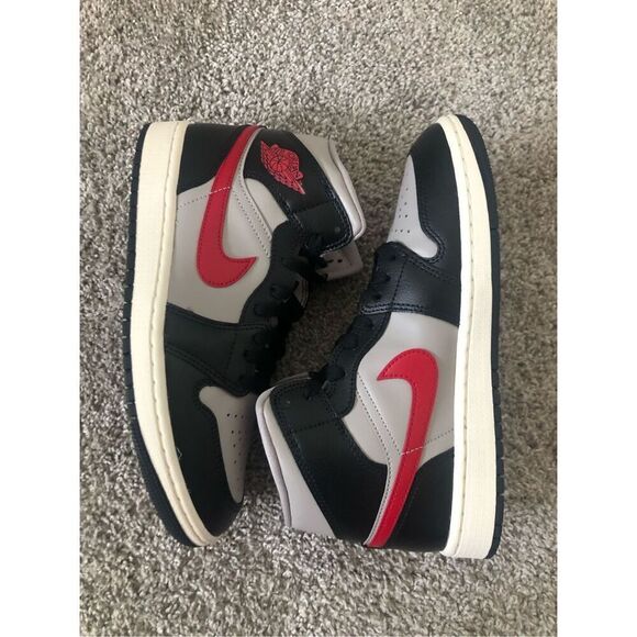 Jordan 1 Mid Black/Gym/ College Grey Red Women’s Size 8.5 - Picture 8 of 9